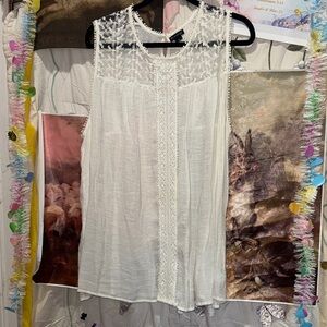 NWT New directions (3x) runs small White Lace Yoke Sleeveless Blouse